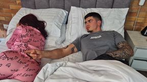 Sharing a bed with my best friend's girlfriend - she's so slutty that I eat that pink pussy